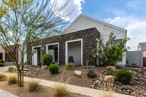 Exterior - 9818 S 7th Pl, Phoenix, AZ 85042 photo 3 of 14