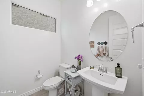 Bath - 114 E Pasaro Dr, Phoenix, AZ 85085 photo 4 of 4
