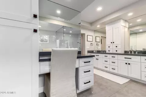 Bath - 4008 E Fairmount Ave, Phoenix, AZ 85018 photo 4 of 7