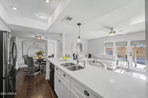 Kitchen - 3918 S Willow Dr, Tempe, AZ 85282 photo 3 of 4