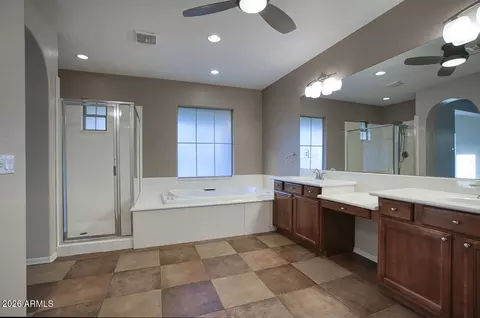 Bath - 3985 E Hummingbird Ln, Phoenix, AZ 85050 photo 2 of 2