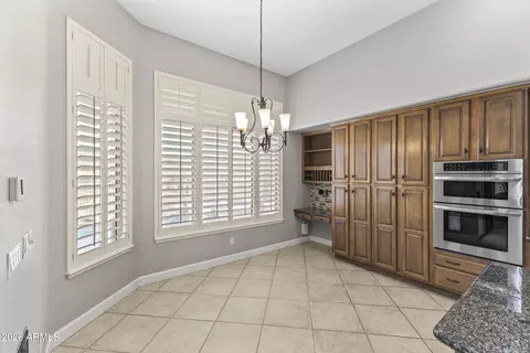Kitchen - 415 E Desert Wind Dr, Phoenix, AZ 85048 photo 3 of 4