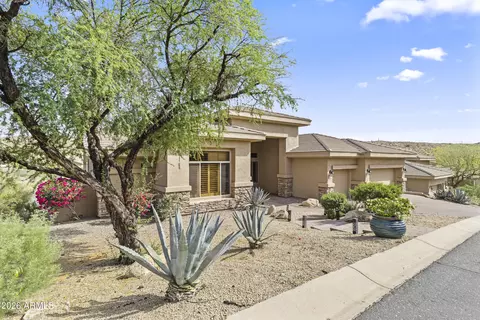 Exterior - 415 E Desert Wind Dr, Phoenix, AZ 85048 photo 2 of 12