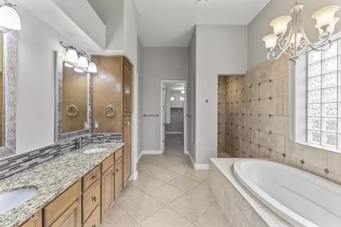 Bath - 415 E Desert Wind Dr, Phoenix, AZ 85048 photo 3 of 6