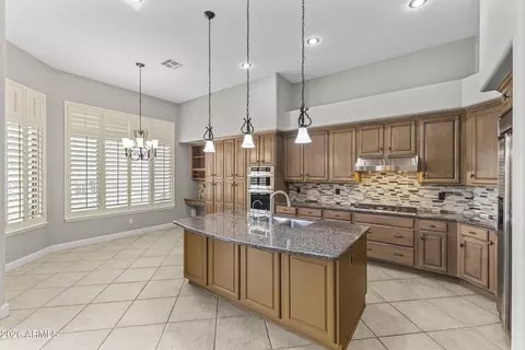 Kitchen - 415 E Desert Wind Dr, Phoenix, AZ 85048 photo 2 of 4