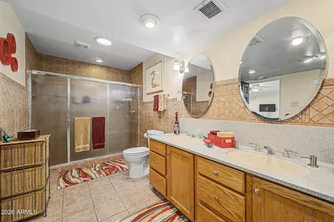 Bath - 4740 E Voltaire Ave, Phoenix, AZ 85032 photo 2 of 2