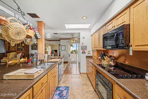 Kitchen - 4740 E Voltaire Ave, Phoenix, AZ 85032 photo 4 of 5