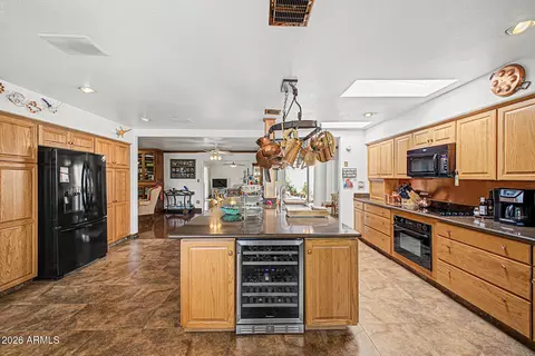 Kitchen - 4740 E Voltaire Ave, Phoenix, AZ 85032 photo 3 of 5