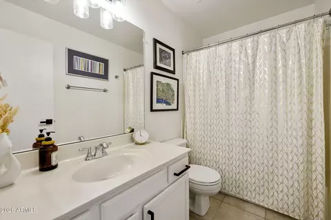 Bath - 4373 E Coolbrook Ave, Phoenix, AZ 85032 photo 3 of 3