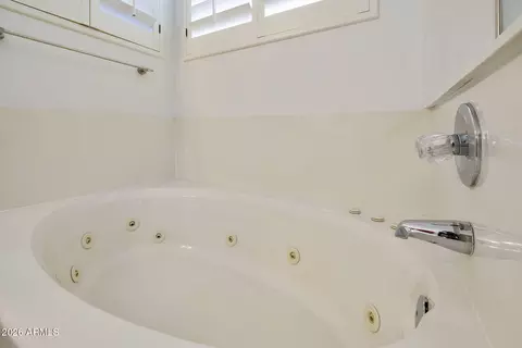 Bath - 4373 E Coolbrook Ave, Phoenix, AZ 85032 photo 2 of 3