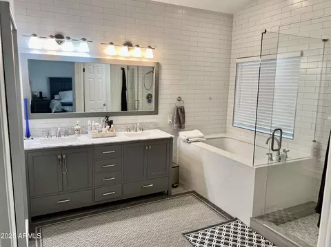 Bath - 1233 E Redfield Rd, Phoenix, AZ 85022 photo 2 of 8