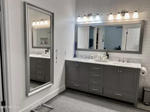 Bath - 1233 E Redfield Rd, Phoenix, AZ 85022 photo 1 of 8
