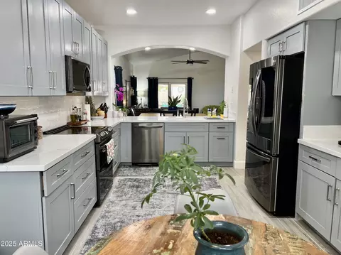 Kitchen - 1233 E Redfield Rd, Phoenix, AZ 85022 photo 3 of 7