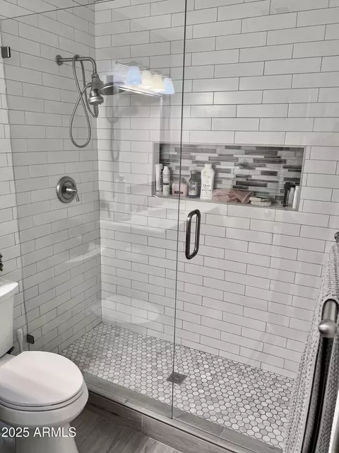 Bath - 1233 E Redfield Rd, Phoenix, AZ 85022 photo 7 of 8