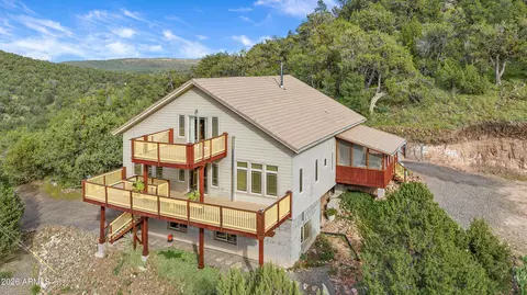 32957 W Bucks Rd, Seligman, AZ 86337