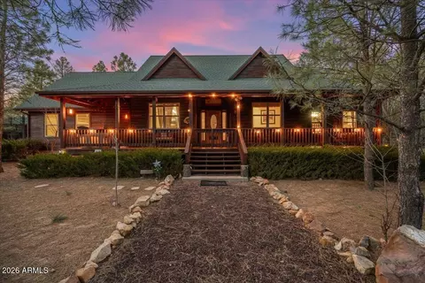 2952 N Country View Ln, Overgaard, AZ 85933