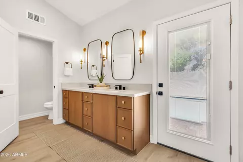Bath - 940 E Secretariat Dr, Tempe, AZ 85284 photo 1 of 8