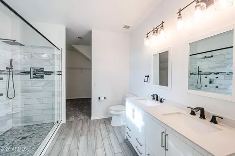 Bath - 3227 W Apollo Rd, Phoenix, AZ 85041 photo 2 of 5