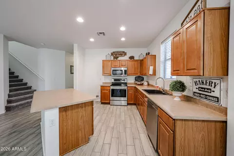 Kitchen - 3227 W Apollo Rd, Phoenix, AZ 85041 photo 3 of 4
