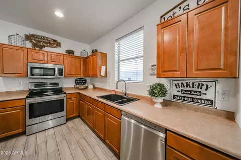 Kitchen - 3227 W Apollo Rd, Phoenix, AZ 85041 photo 4 of 4