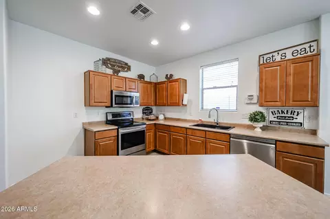 Kitchen - 3227 W Apollo Rd, Phoenix, AZ 85041 photo 2 of 4