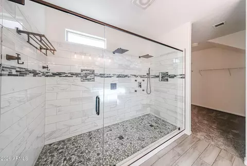 Bath - 3227 W Apollo Rd, Phoenix, AZ 85041 photo 4 of 5