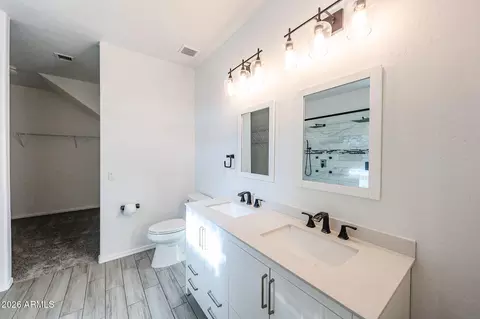 Bath - 3227 W Apollo Rd, Phoenix, AZ 85041 photo 3 of 5