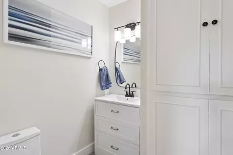 Bath - 2818 E Clarendon Ave, Phoenix, AZ 85016 photo 5 of 5