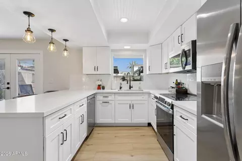 Kitchen - 2818 E Clarendon Ave, Phoenix, AZ 85016 photo 2 of 3