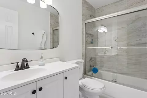 Bath - 2818 E Clarendon Ave, Phoenix, AZ 85016 photo 3 of 5