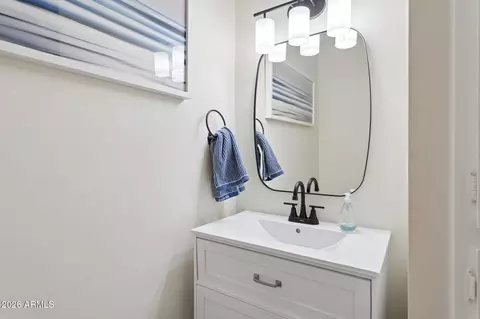 Bath - 2818 E Clarendon Ave, Phoenix, AZ 85016 photo 4 of 5