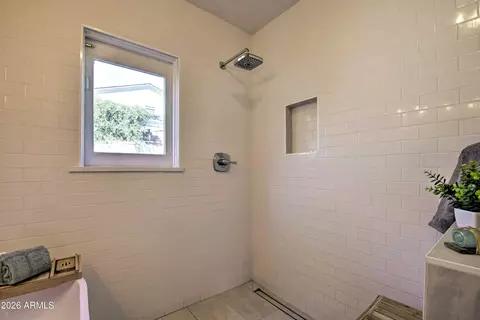 Bath - 1815 N 16th Ave, Phoenix, AZ 85007 photo 2 of 2
