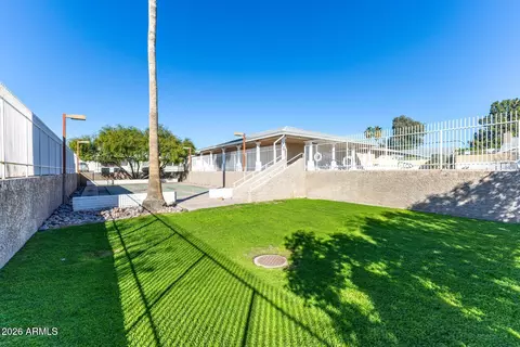 Exterior - 2929 E Broadway Rd #5, Mesa, AZ 85204 photo 4 of 5