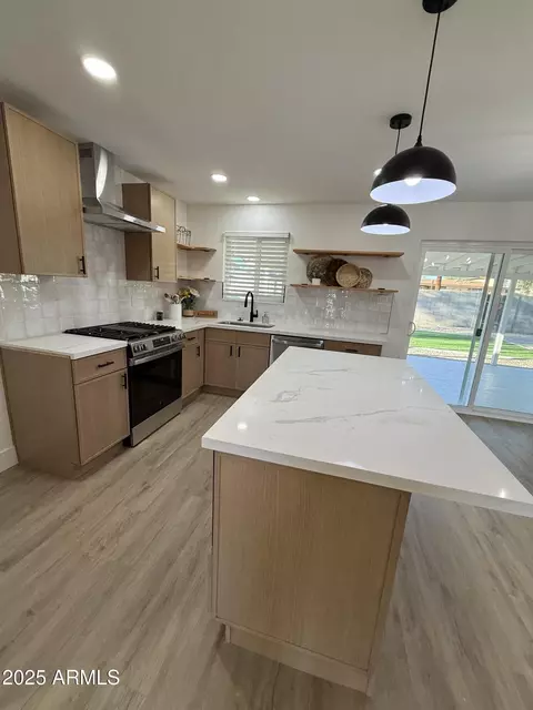 Kitchen - 628 E Papago Dr, Tempe, AZ 85288 photo 8 of 8