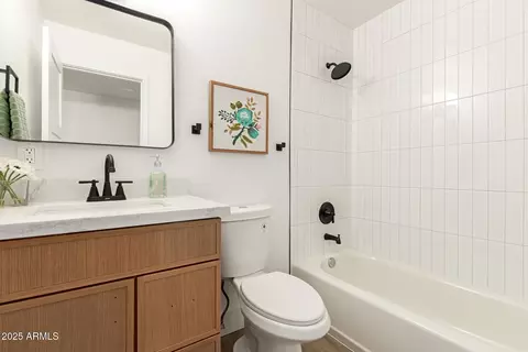 Bath - 628 E Papago Dr, Tempe, AZ 85288 photo 2 of 2