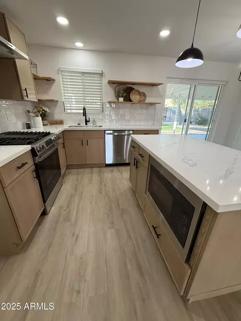 Kitchen - 628 E Papago Dr, Tempe, AZ 85288 photo 7 of 8