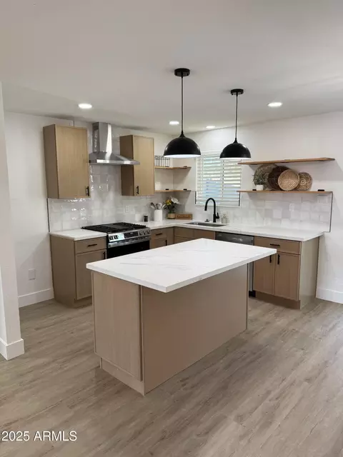Kitchen - 628 E Papago Dr, Tempe, AZ 85288 photo 5 of 8