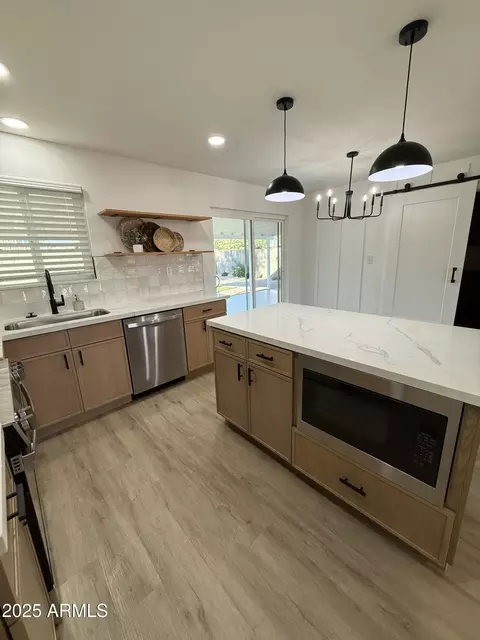 Kitchen - 628 E Papago Dr, Tempe, AZ 85288 photo 6 of 8