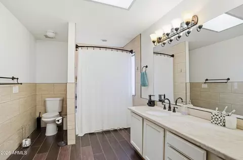 Bath - 1413 E Vaughn Ave, Gilbert, AZ 85234 photo 3 of 5