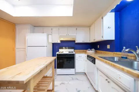 Kitchen - 1225 E Hubbell St, Phoenix, AZ 85006 photo 4 of 5