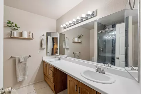 Bath - 3133 E John Cabot Dr, Phoenix, AZ 85032 photo 1 of 3