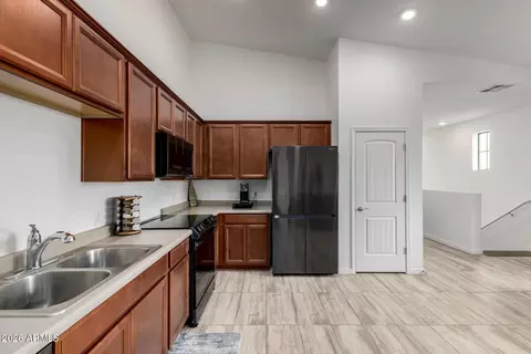 Kitchen - 3900 E Baseline Rd #167, Phoenix, AZ 85042 photo 1 of 2