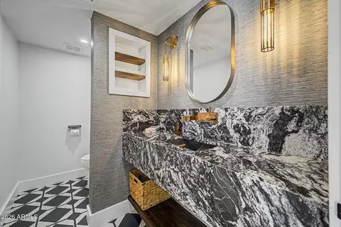 Bath - 77 E Missouri Ave #60, Phoenix, AZ 85012 photo 1 of 4