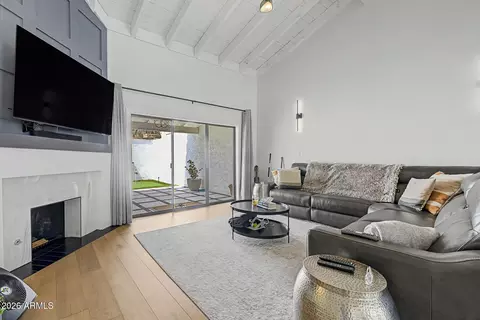 Living - 77 E Missouri Ave #60, Phoenix, AZ 85012 photo 2 of 4