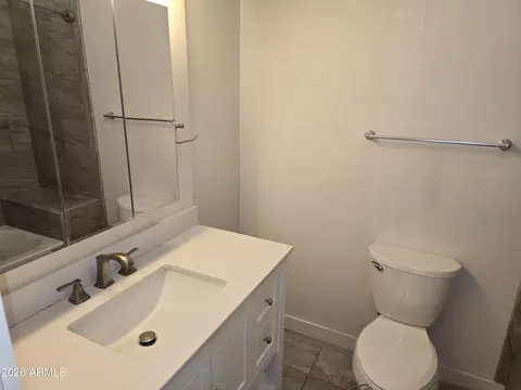 Bath - 112 Clawson St, Bisbee, AZ 85603 photo 2 of 3