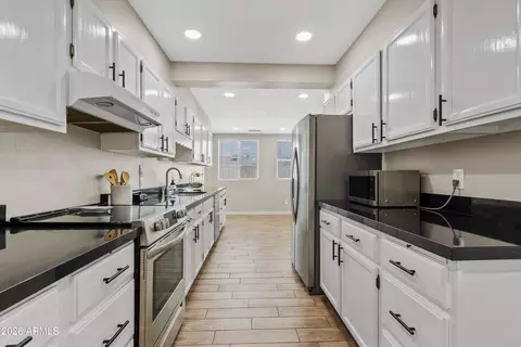 Kitchen - 2124 E 3rd Dr, Mesa, AZ 85204 photo 3 of 4