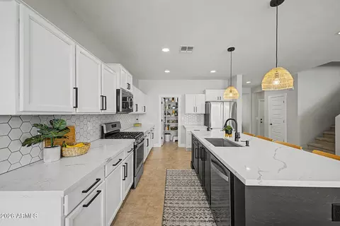 586 W Chapawee Trl, Queen Creek, AZ 85140