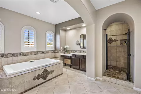 Bath - 22508 N 37th Ter, Phoenix, AZ 85050 photo 2 of 4