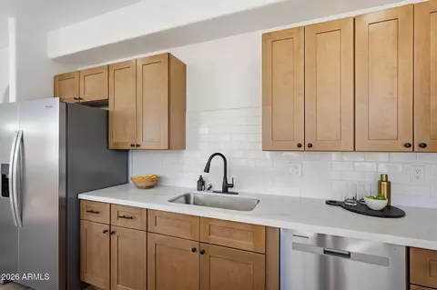 Kitchen - 2109 E Saltsage Dr, Phoenix, AZ 85048 photo 3 of 6