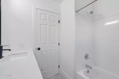 Bath - 2109 E Saltsage Dr, Phoenix, AZ 85048 photo 4 of 6